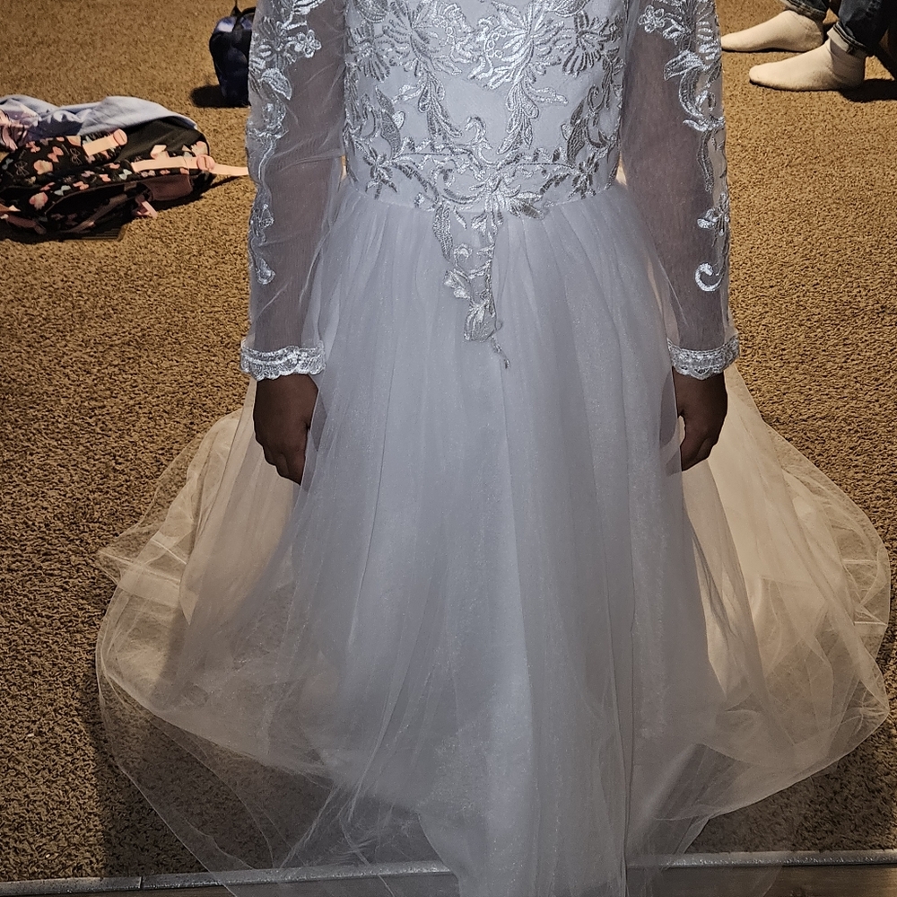 White Lace Long Sleeve Gown